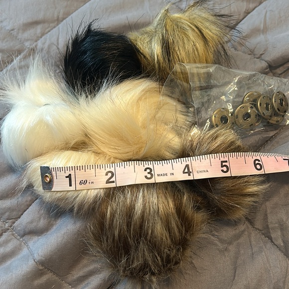 -SOLD- Set of 7 snap-on small (2”) faux fur pompoms - Picture 2 of 4